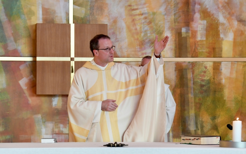 Geistliche in Kirche