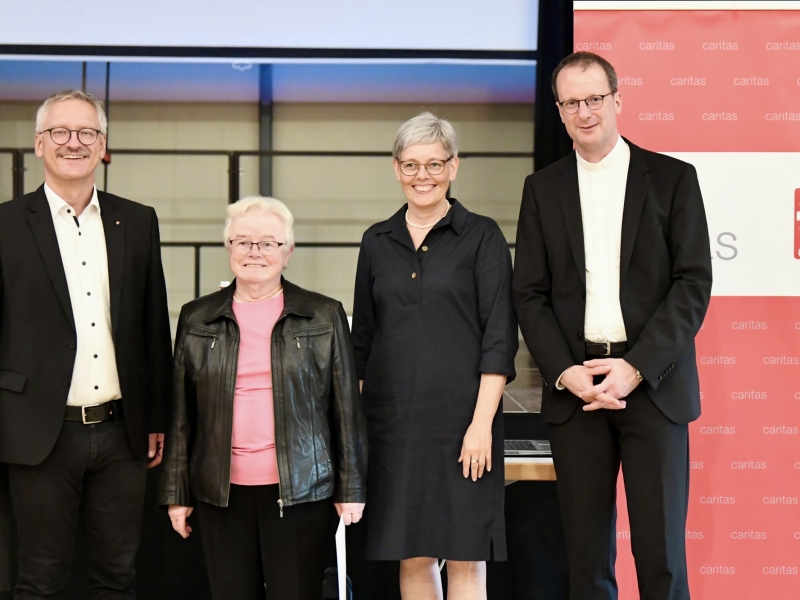 Personen im Portrait auf B&uuml;hne