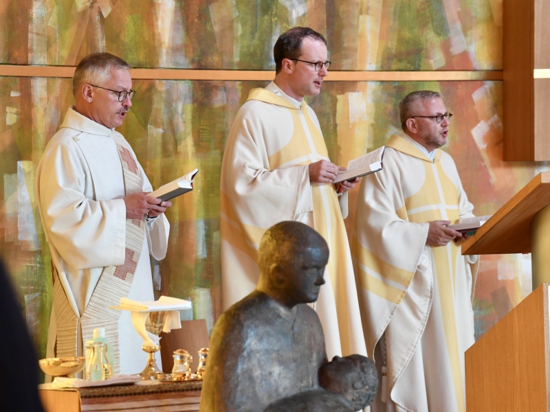 Geistliche in Kirche