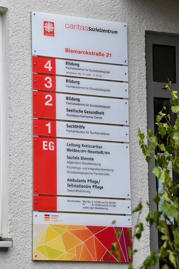 Schild an Gebäude