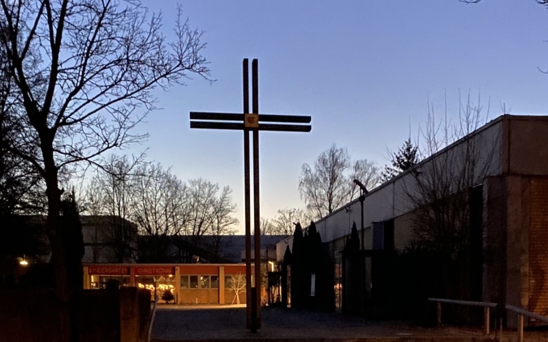 Kreuz im Freien