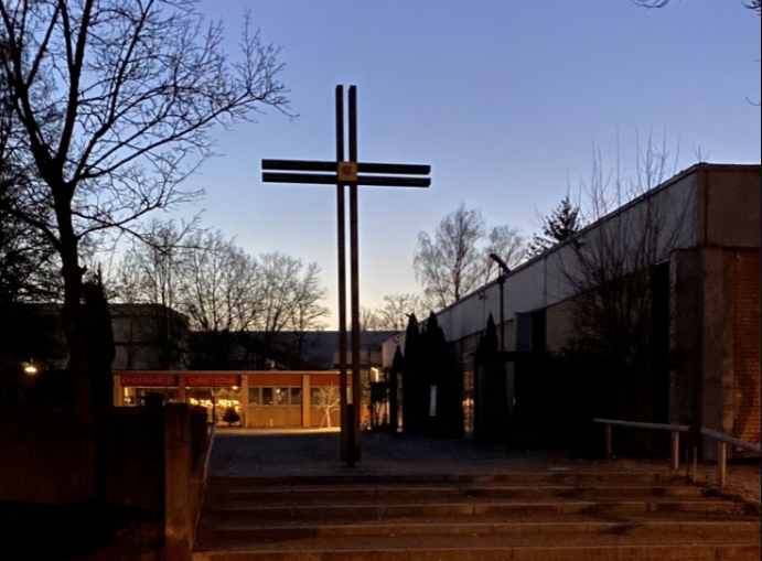 Kreuz im Freien