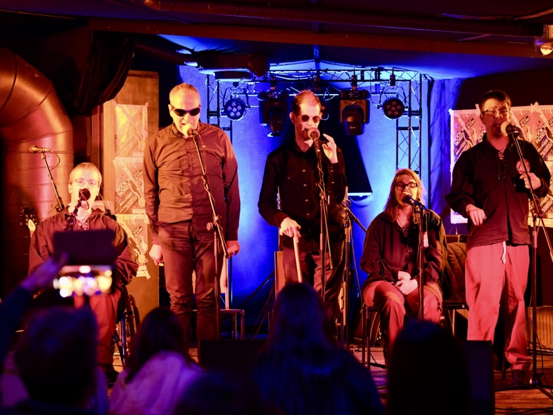 Band in Club