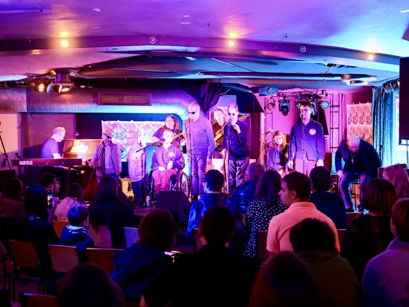 Club mit atmosph&auml;rischem Licht