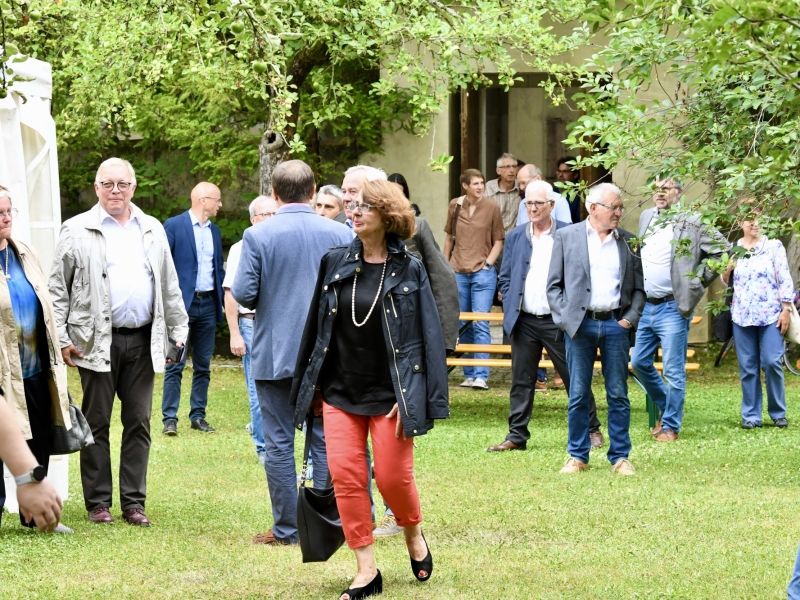 Personen in Garten