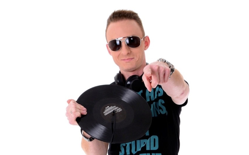DJ