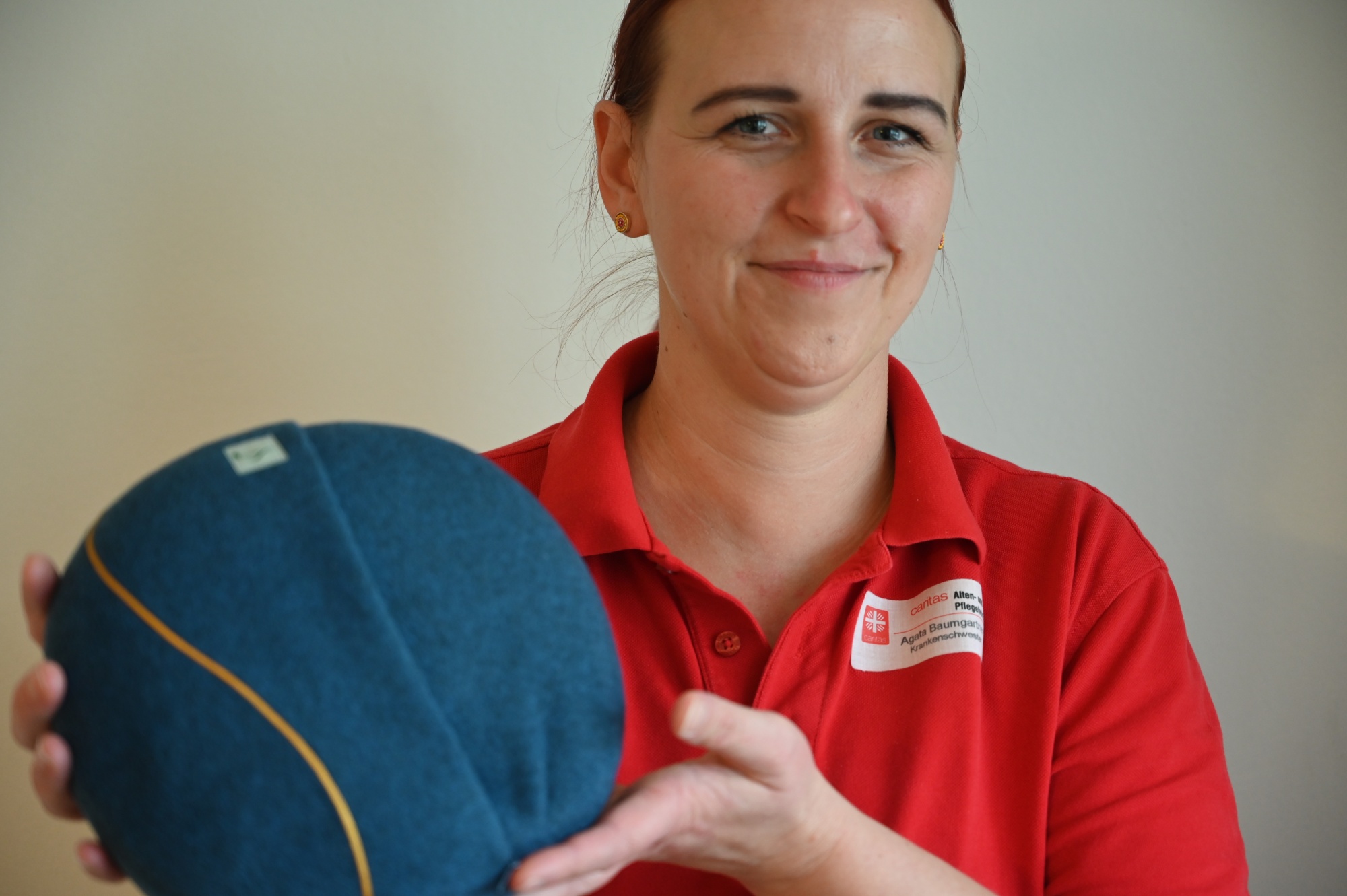 Portrait einer Frau mit Sitzkissen
